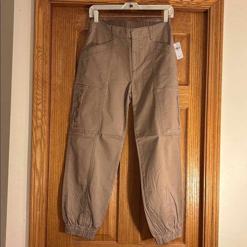 GAP Downtown Jogger in Tan